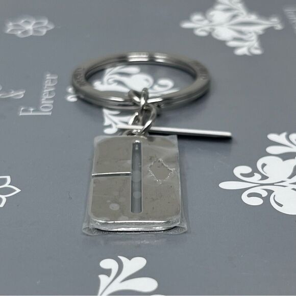 Clinique Signature Silver Tone Color Keychain C Logo Key Chain Ring NWT - Picture 5 of 7
